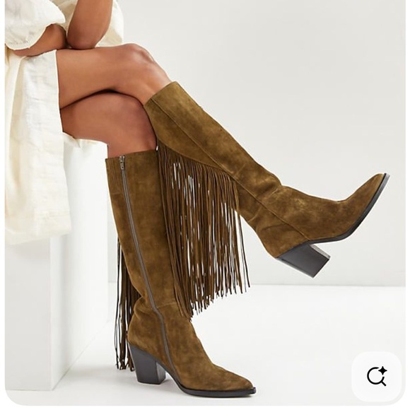 Crazy rare NWOB Jeffrey Campbell cattle Boot in 🫒

So on trend for fall 2025!! - Picture 6 of 6